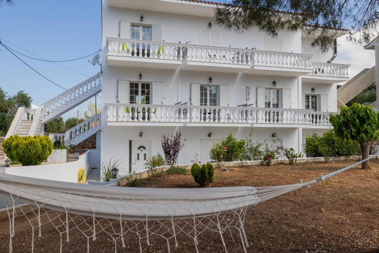 White House Studios & Apartments Argostoli  Exteriör bild